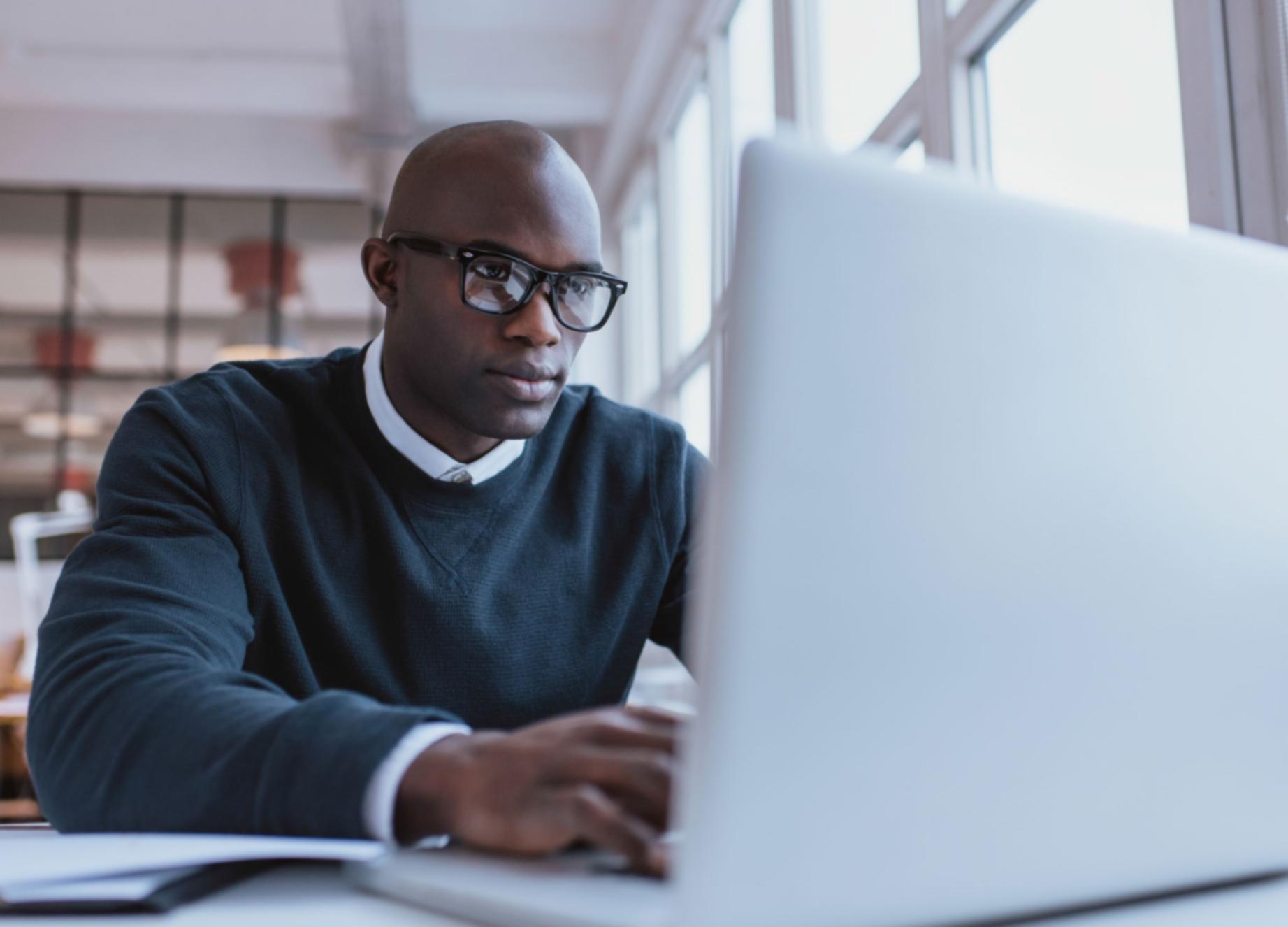 Équipe de Betalex Hub collaborant sur des projets pédagogiques